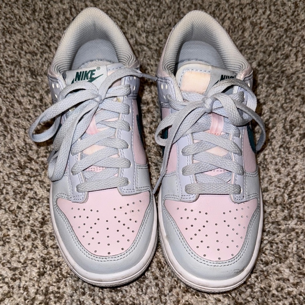 Nike dunks Pink and Gray Sneakers Classic Low-Top Design